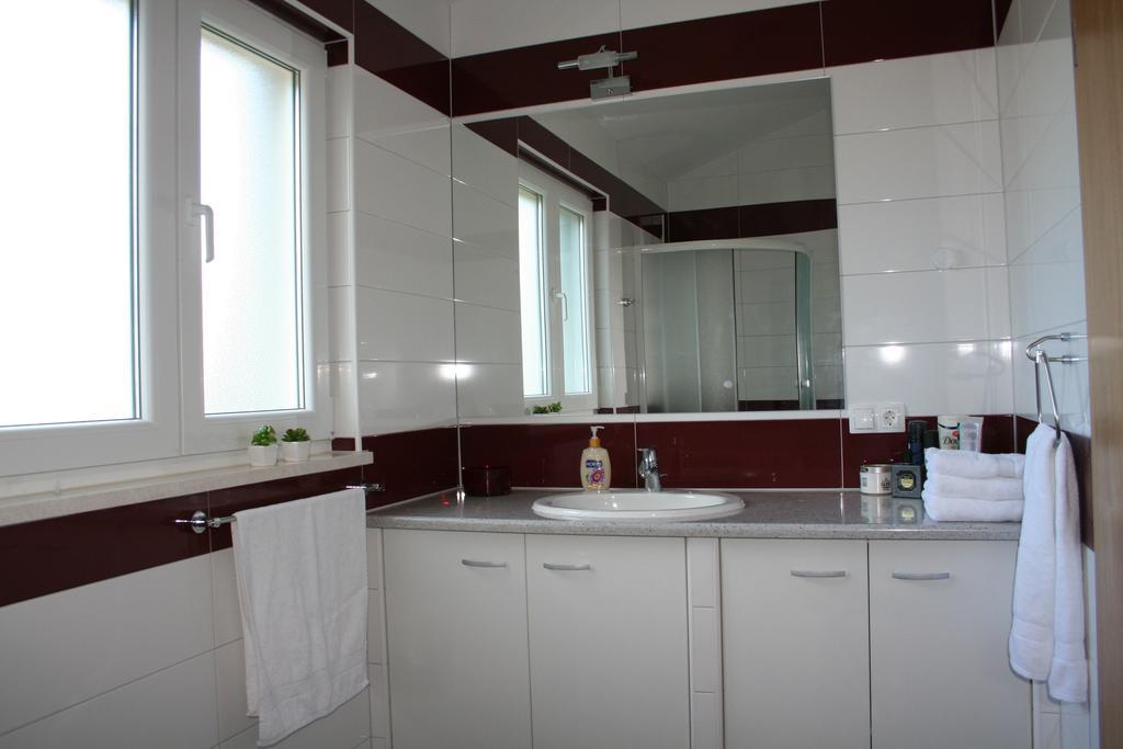 Tone & Marta Apartments Rogoznica  Exteriör bild